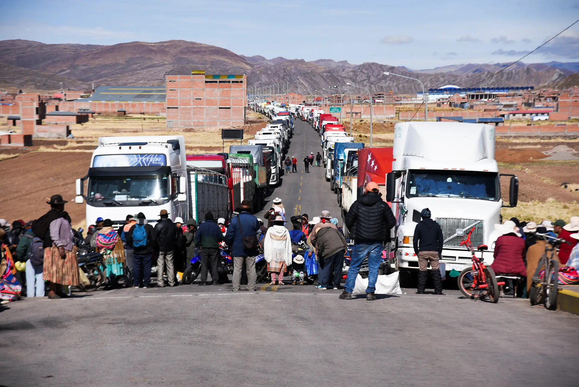 MNE atualiza informação e diz que 25 dos 66 portugueses no Peru já saíram do país