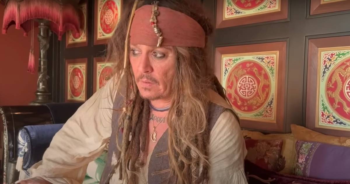 Johnny Depp voltou a vestir a pele de Jack Sparrow para ajudar um jovem fã de “Os Piratas das Caraíbas” a sorrir