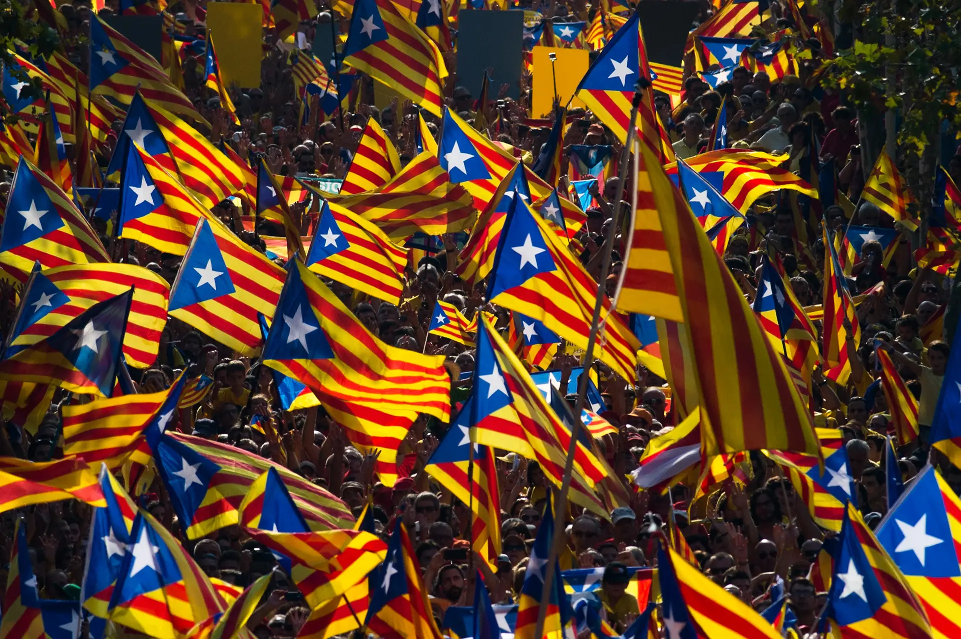 Senado espanhol aprova reforma que reduz penas de independentistas catalães