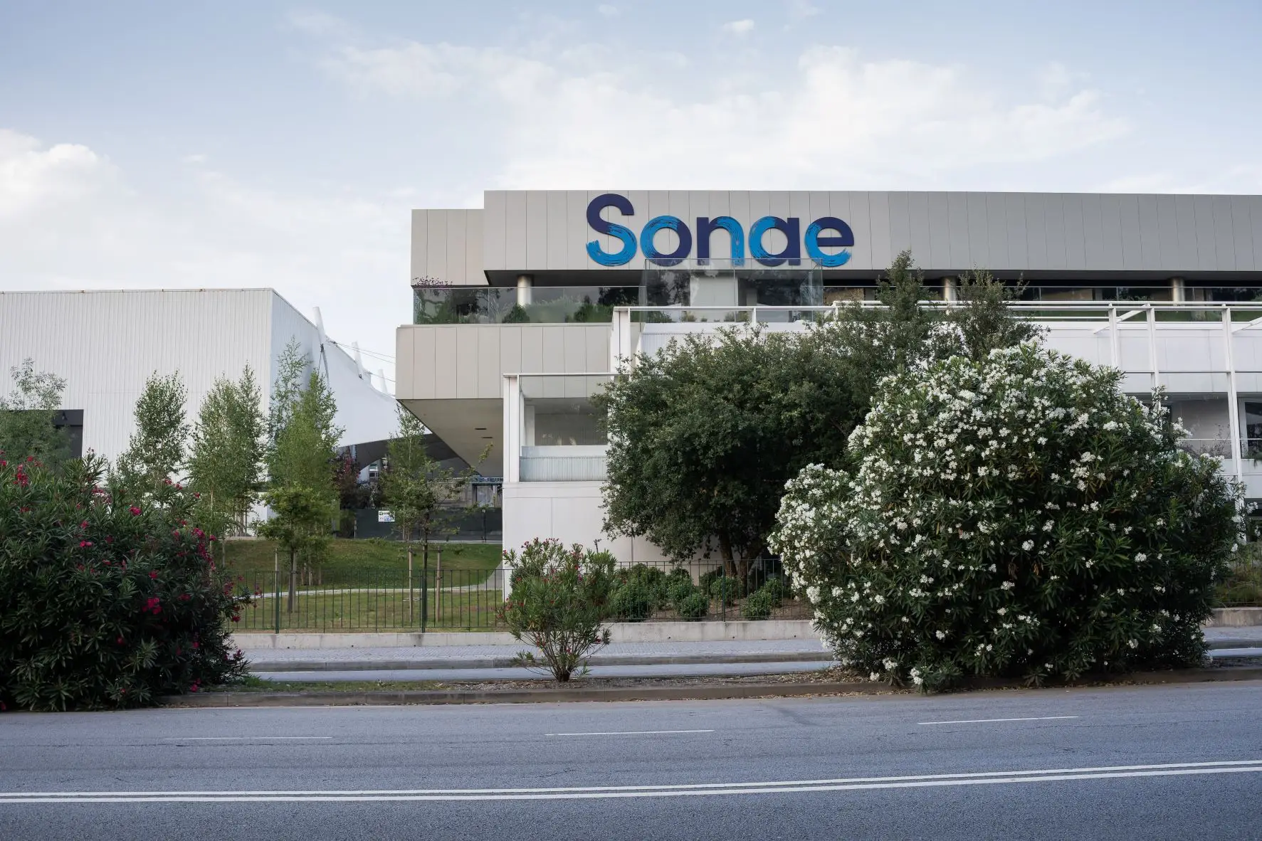 Sonae compra carteira de crédito do Universo aos CTT e faz parceria com Bankinter