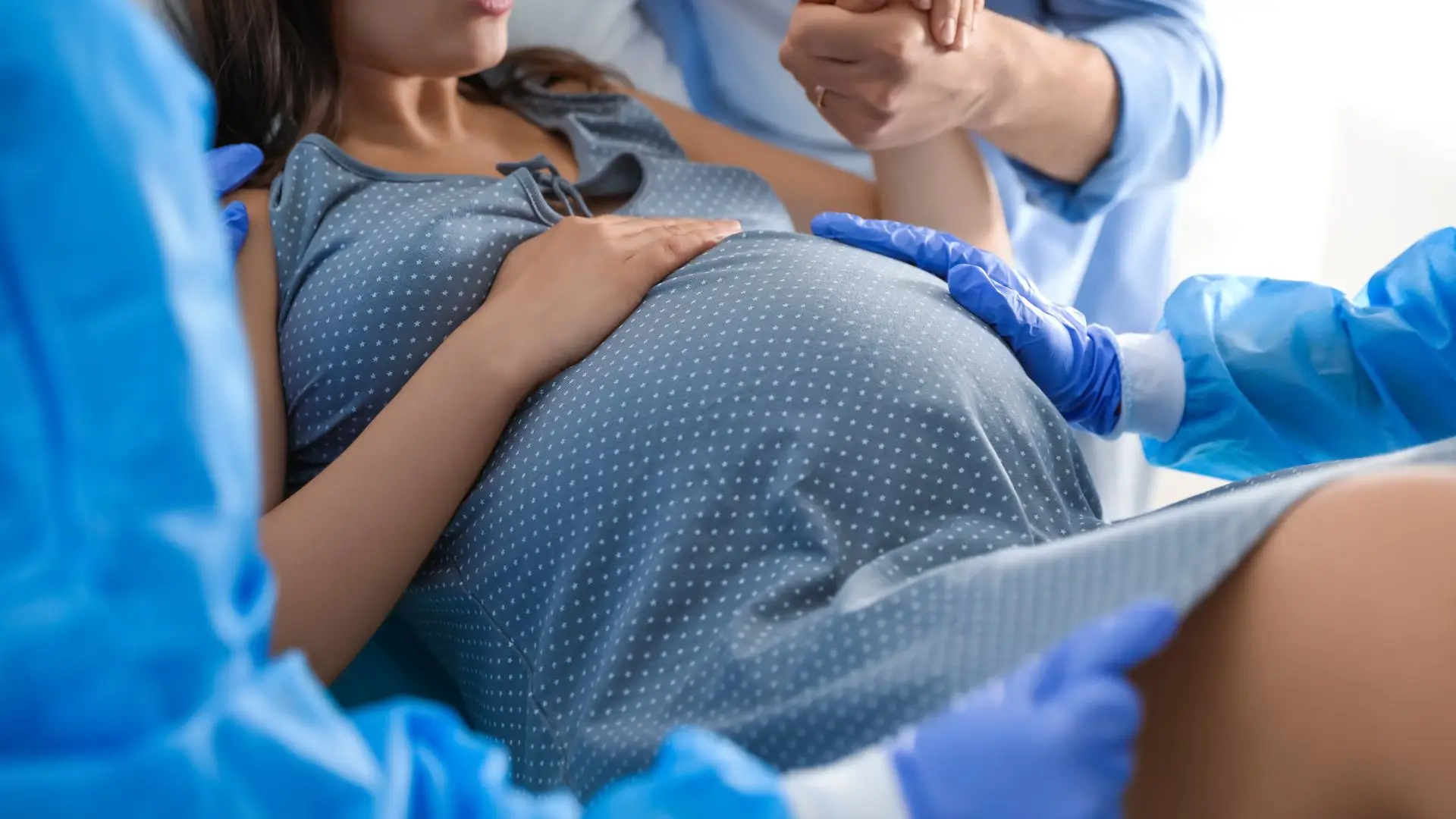 SNS vai encaminhar grávidas para partos em hospitais privados e do sector social no verão