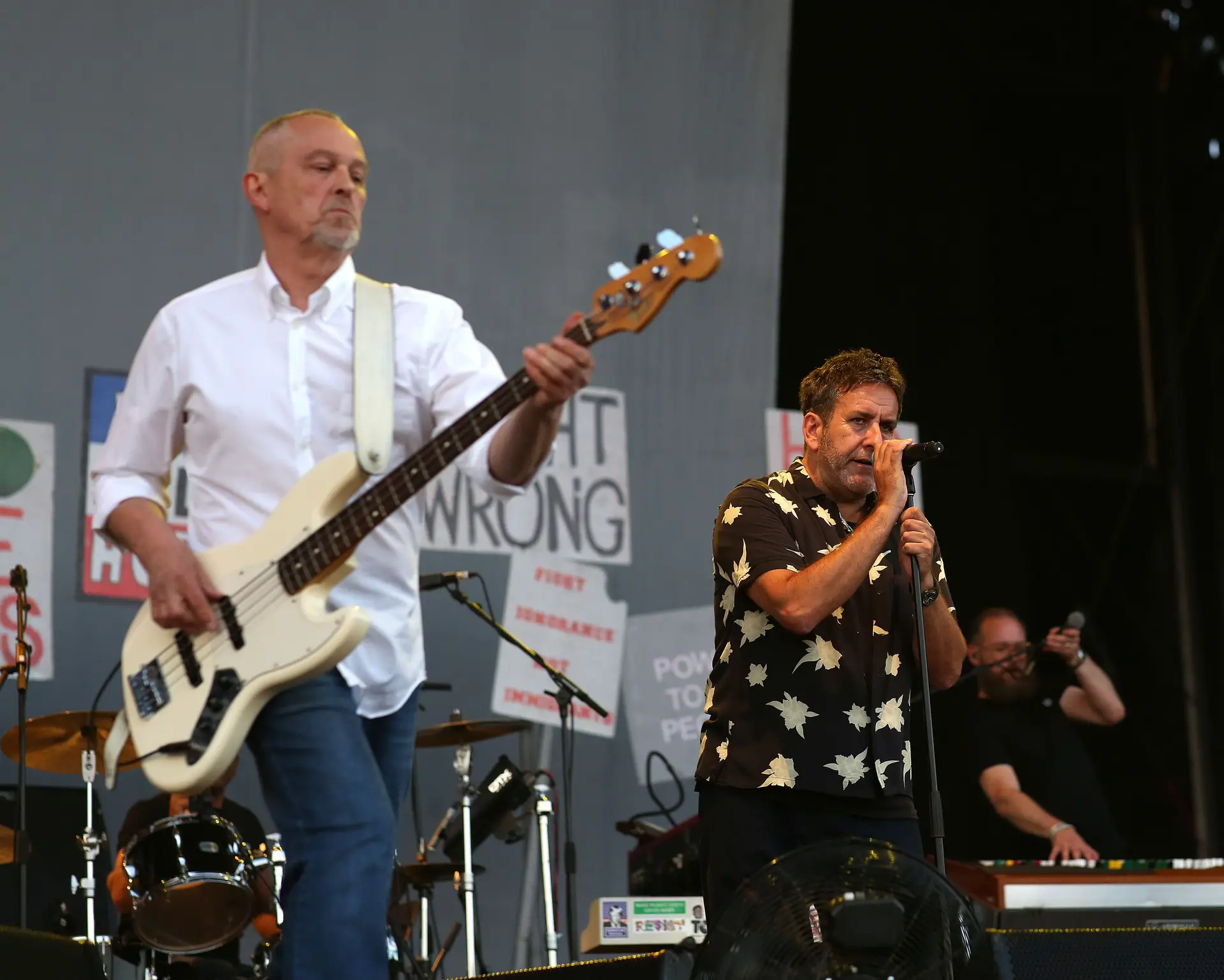 The Specials ao vivo em 2019: Horace Panter e Terry Hall (esq.-dir.) 