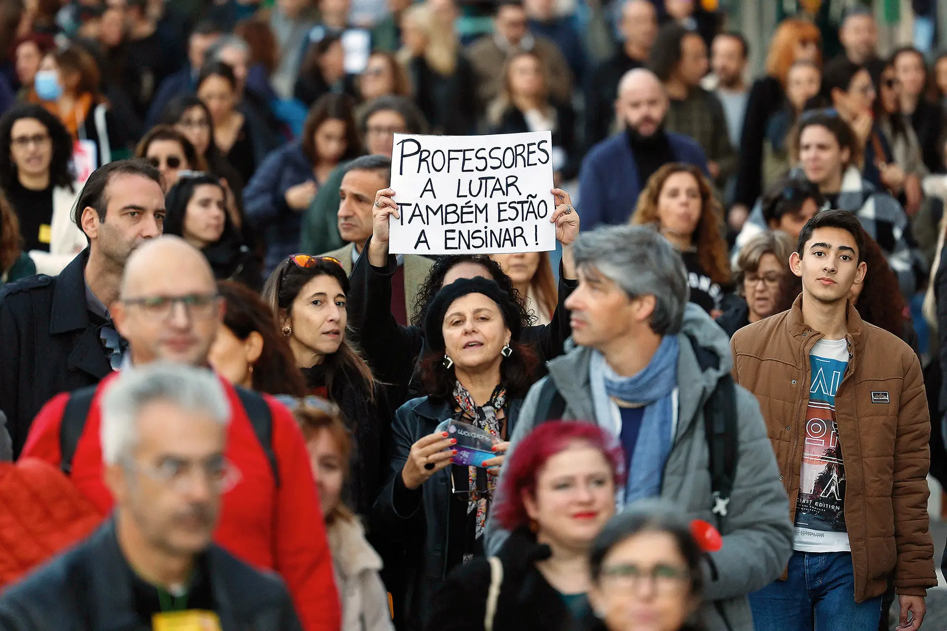 Milhares de professores manifestaram-se no dia 17 de dezembro. O protesto foi convocado pelo STOP