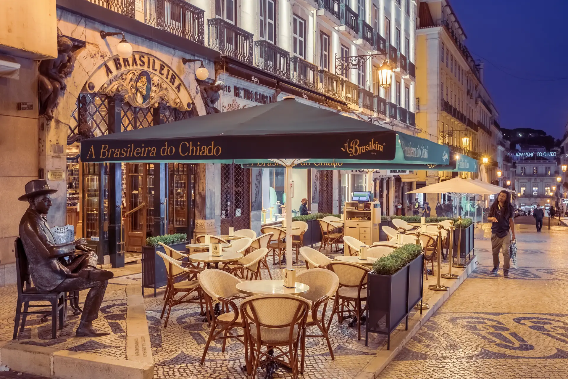 Esplanada d'A Brasileira, na Rua Garrett, no Chiado