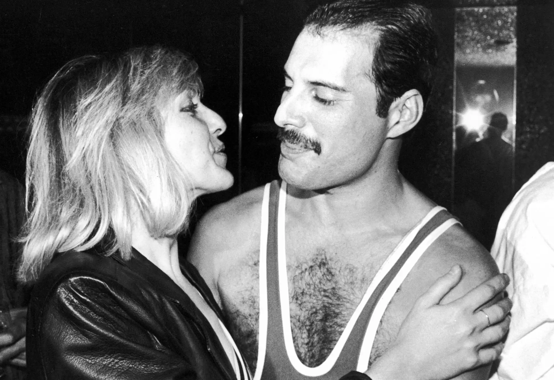 Amigos e família continuam a receber prendas de Natal de Freddie Mercury todos os anos - Expresso Amigos e família continuam a receber prendas de Natal de Freddie Mercury todos os anos - Expresso