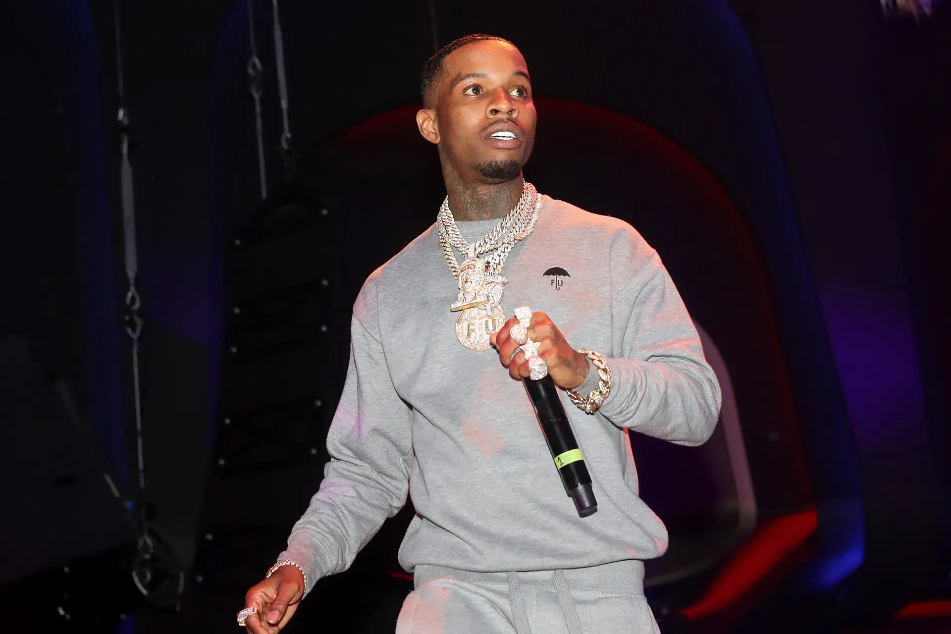 Tory Lanez condenado a 10 anos de prisão por ter baleado Megan Thee Stallion: “Se pudesse, mudaria tudo o que fiz nessa noite”