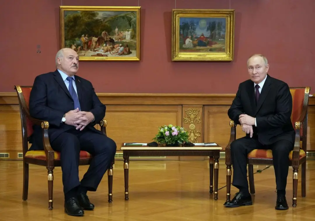 Ninguém vê Lukashenko, o mais fiel aliado de Putin na guerra da Ucrânia: o que se passa com o Presidente da Bielorrússia?
