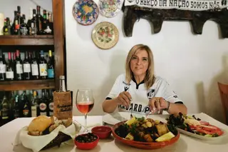 Maria José contra-ataca com Rojões à minhota