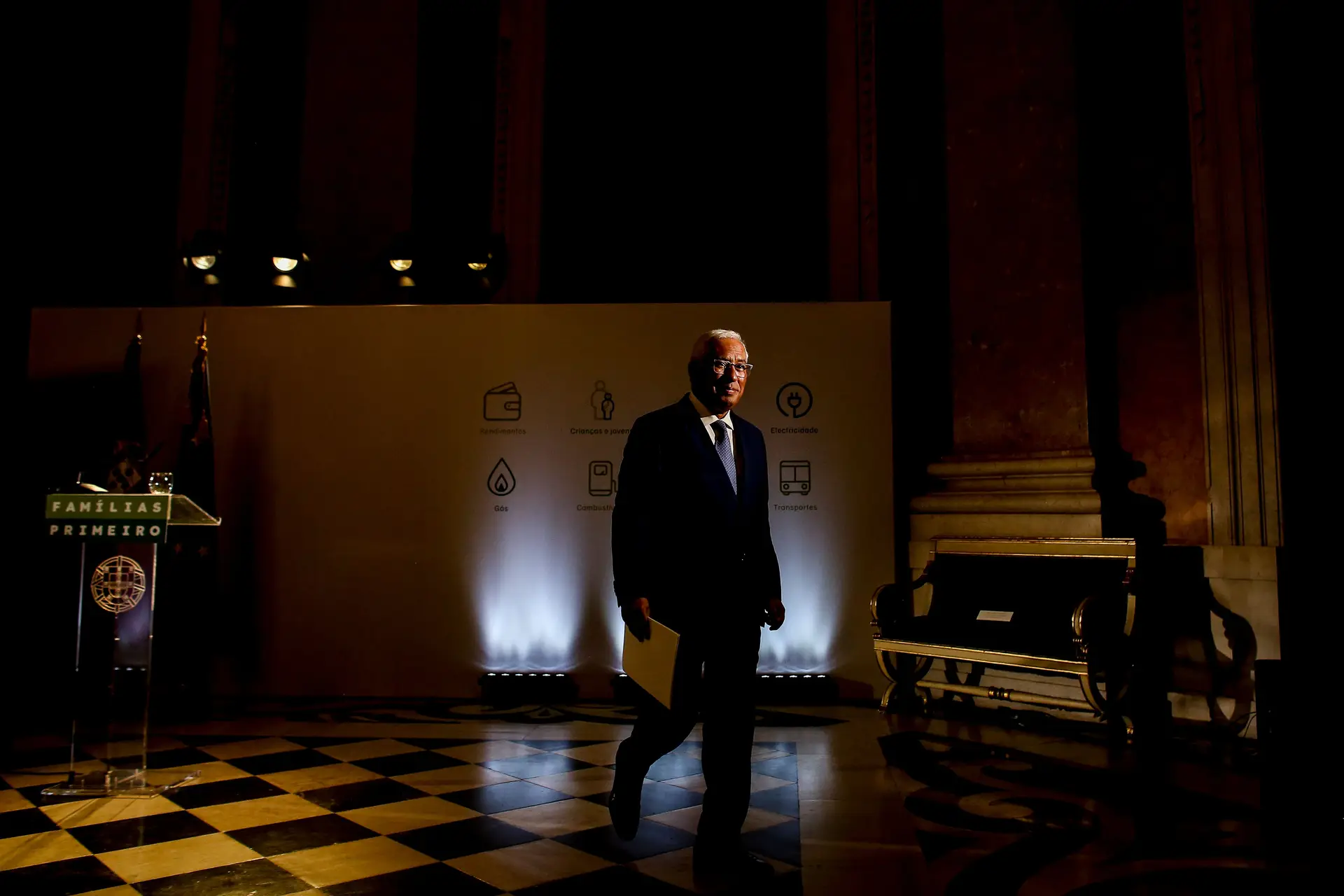 Primeiro Ministro António Costa apresenta as medidas para combater o aumento de preços devido à alta inflação.