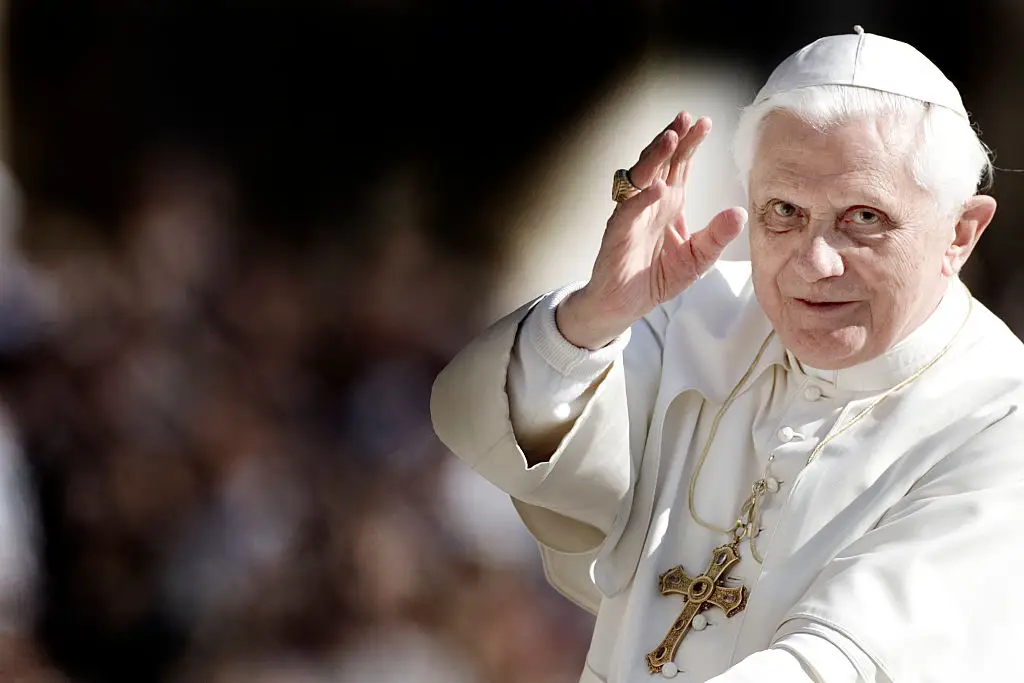 Nascido Joseph Aloisius Ratzinger, Bento XVI liderou a Igreja Católica durante quase oito anos
