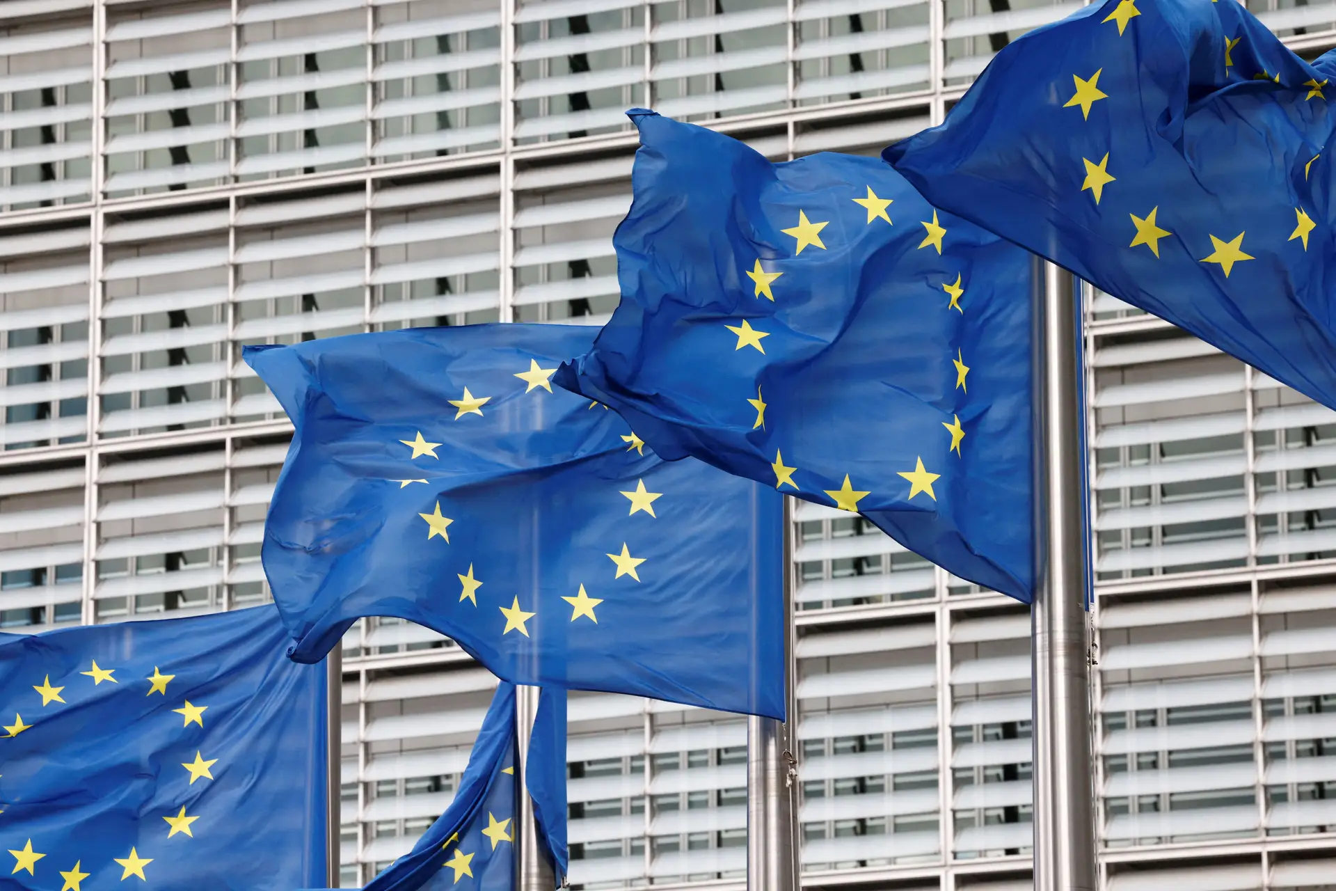 Covid-19: UE avalia aumento dos casos na China em reunião de altos responsáveis