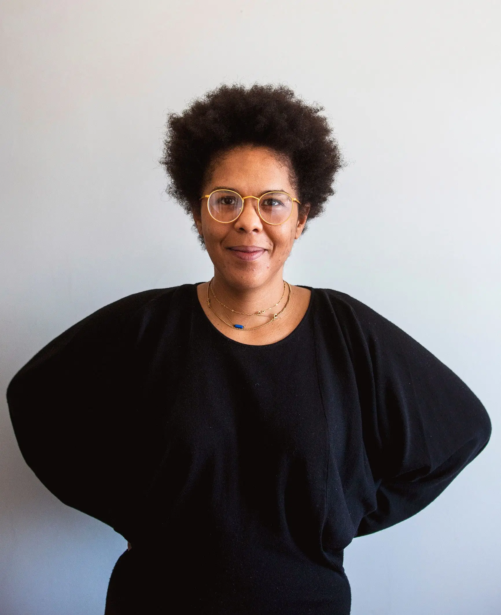 Desde que se estreou com “Esse Cabelo”, há sete anos, Djaimilia Pereira de Almeida (nascida em Luanda, 1982) já publicou 11 livros