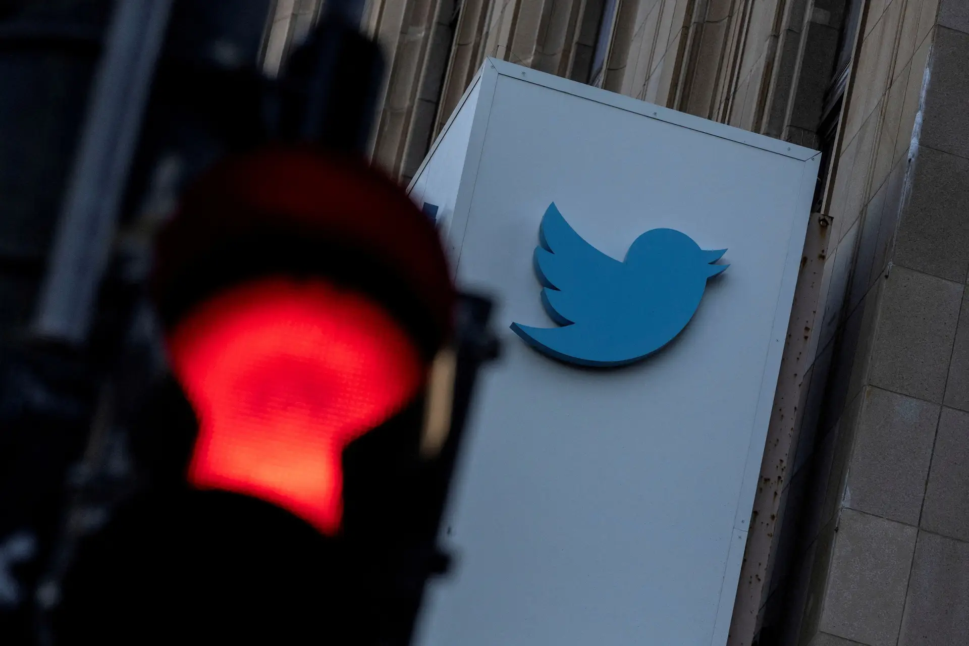 Comissário avisa Twitter de que tem de estar preparado para cumprir legislação europeia