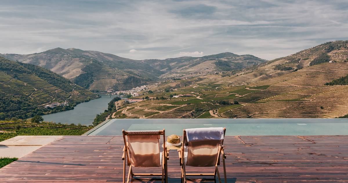 Com piscinas panorâmicas, estes são os melhores hotéis do Douro para mergulhar na paisagem vinhateira