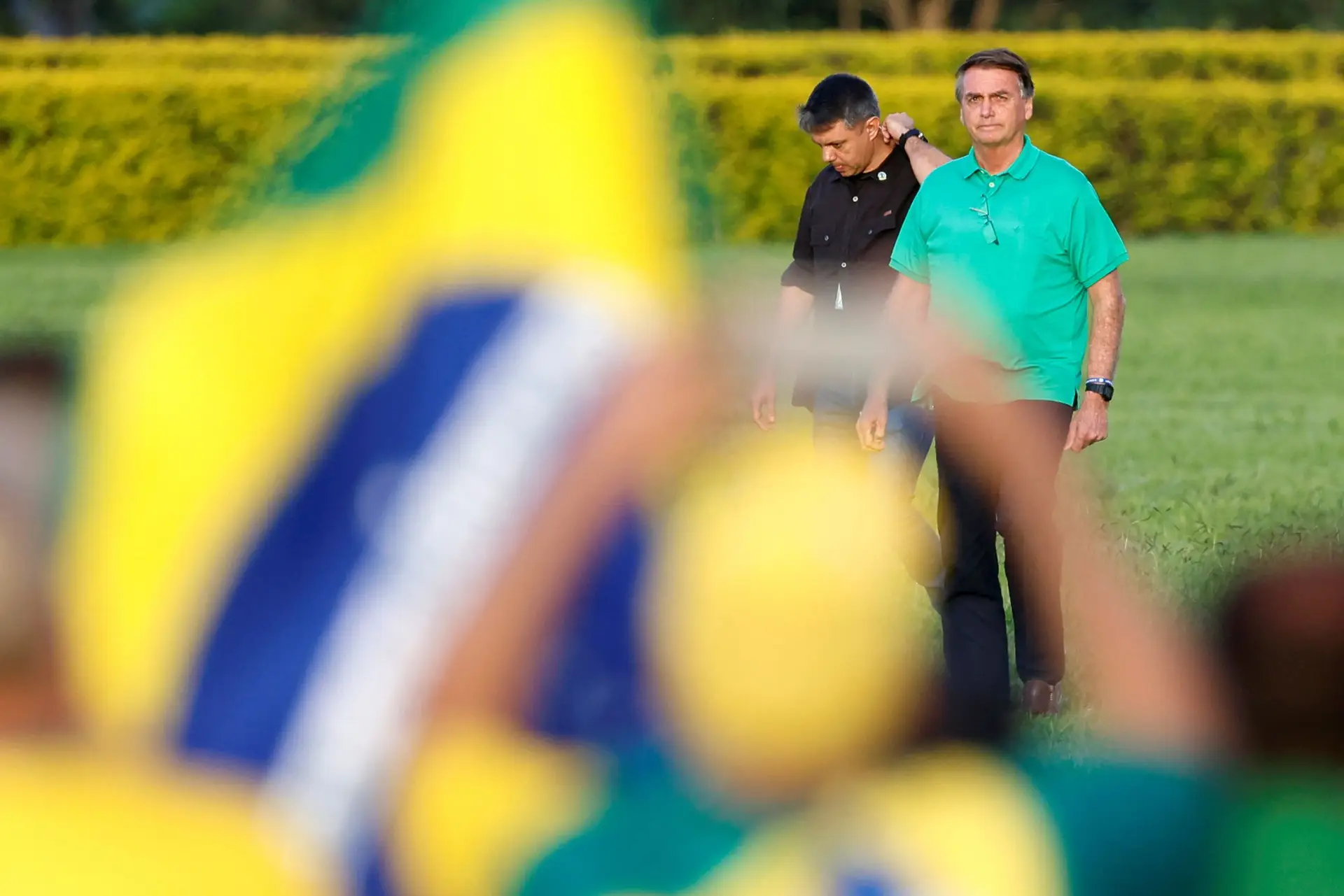Bolsonaro nega apoiar atos violentos e pede oposição de seguidores a Lula da Silva
