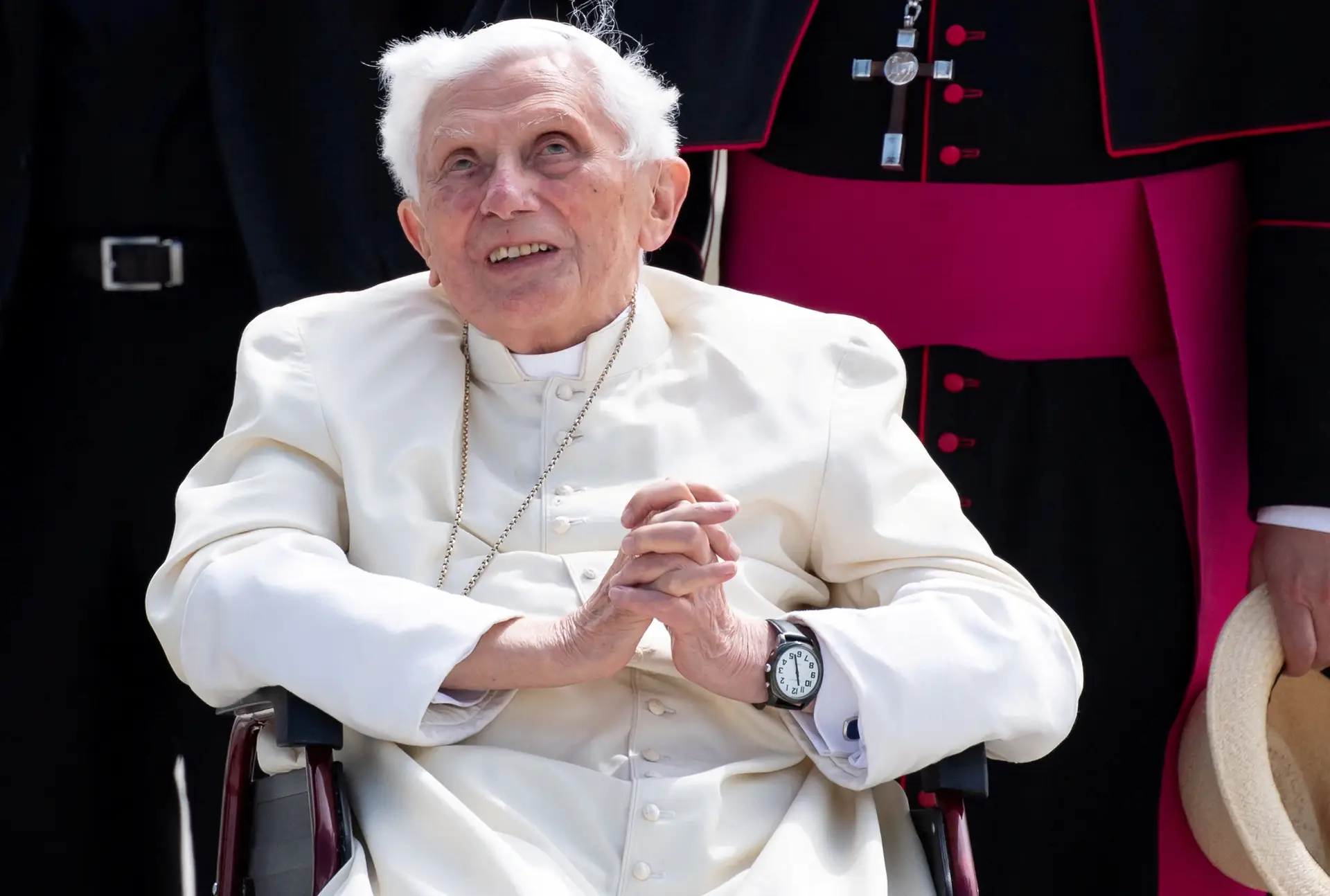Bento XVI pede desculpa em testamento àqueles que possa ter prejudicado