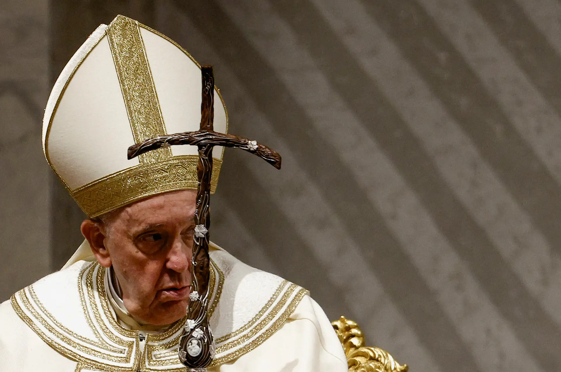"Lembramo-nos da sua personalidade tão nobre, tão gentil": Papa Francisco presta homenagem a Bento XVI
