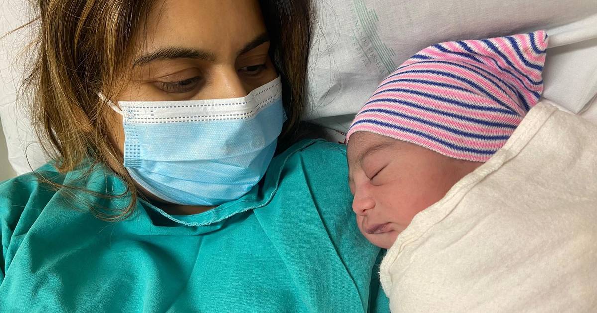 Aariz é o bebé do ano em Portugal. Filho de paquistaneses nasceu 44 segundos depois da meia-noite