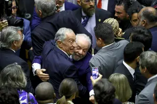 Marcelo anunciou há dois meses "participação" de Lula "na cerimónia do 25 de Abril" e lembra Cavaco para dar recado ao PSD