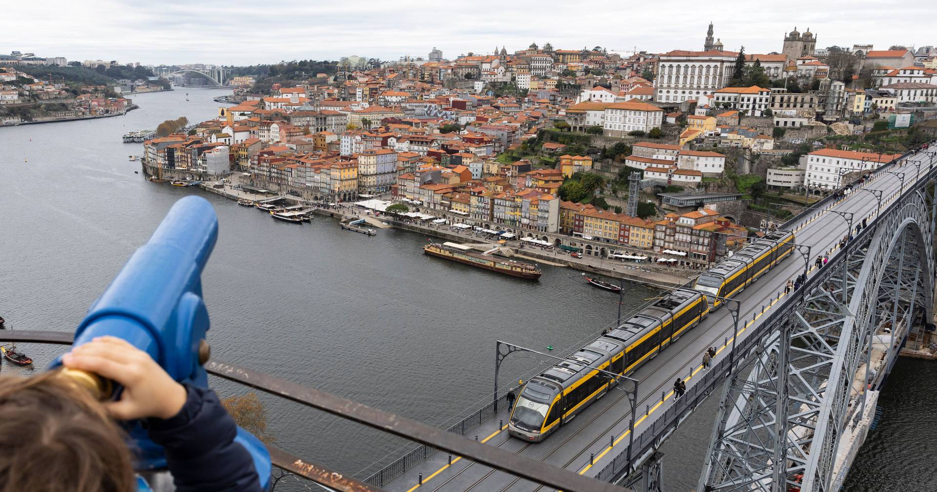 O tabuleiro inferior é completamente novo”. Ponte Luiz I reabre esta  sexta-feira no Porto, TVI Jornal