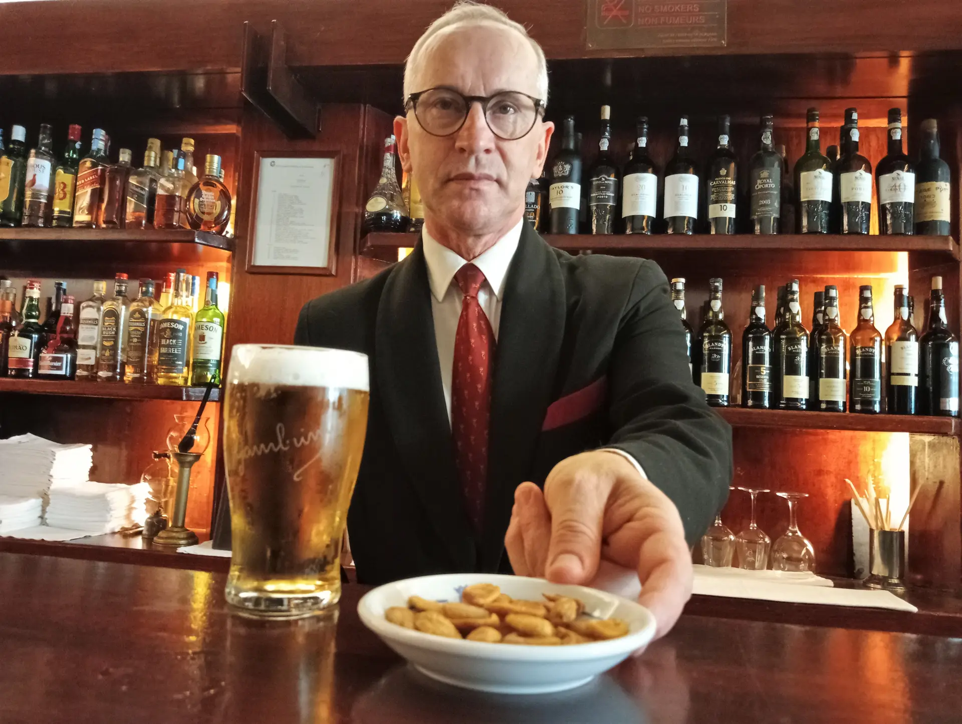 Carlos Serafim, chefe do bar