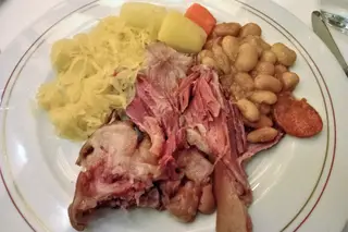 Eisbein com chucrute, um clássico do Gambrinus