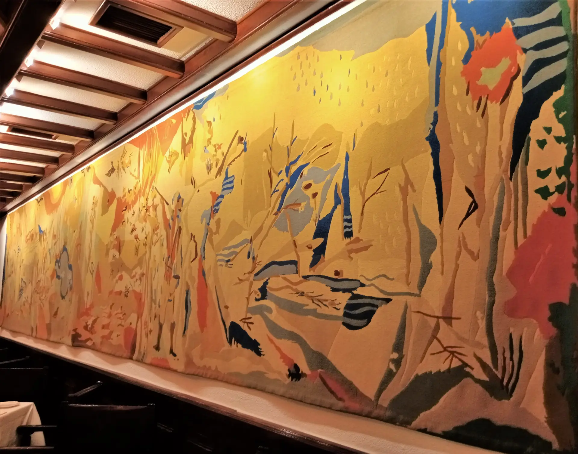 Emblemática tapeçaria com desenho de Sá Nogueira na Sala Grand