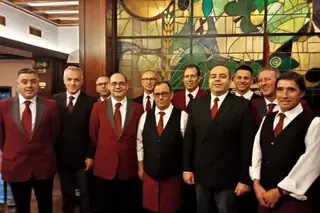 Funcionários do Gambrinus asseguram serviço de excelência