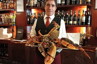 No Gambrinus desde 1980, Manuel Martins mostra a qualidade dos mariscos