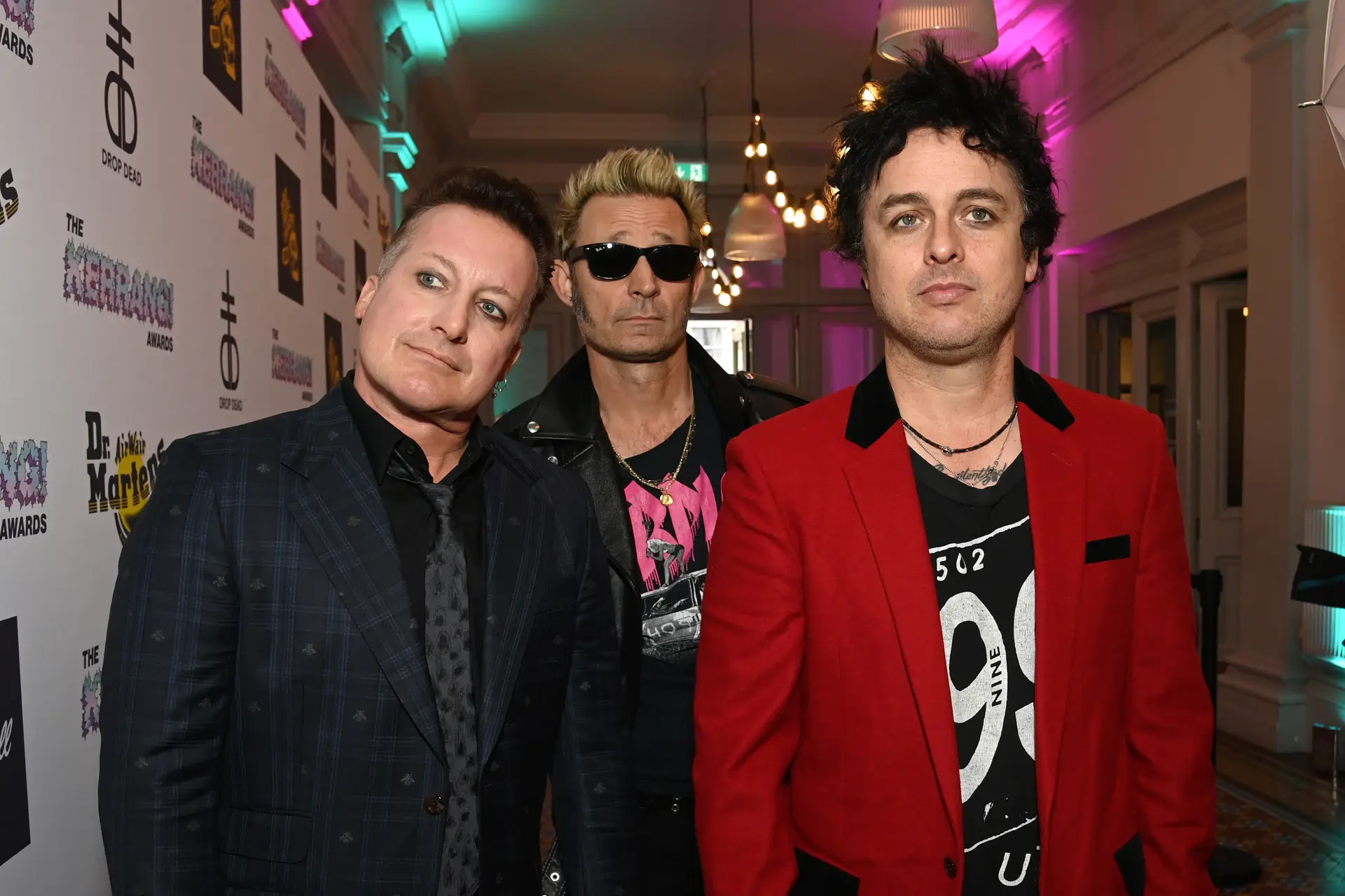 Green Day entram no novo ano com versões de Cure, Nirvana, Ramones e David Bowie: veja o vídeo