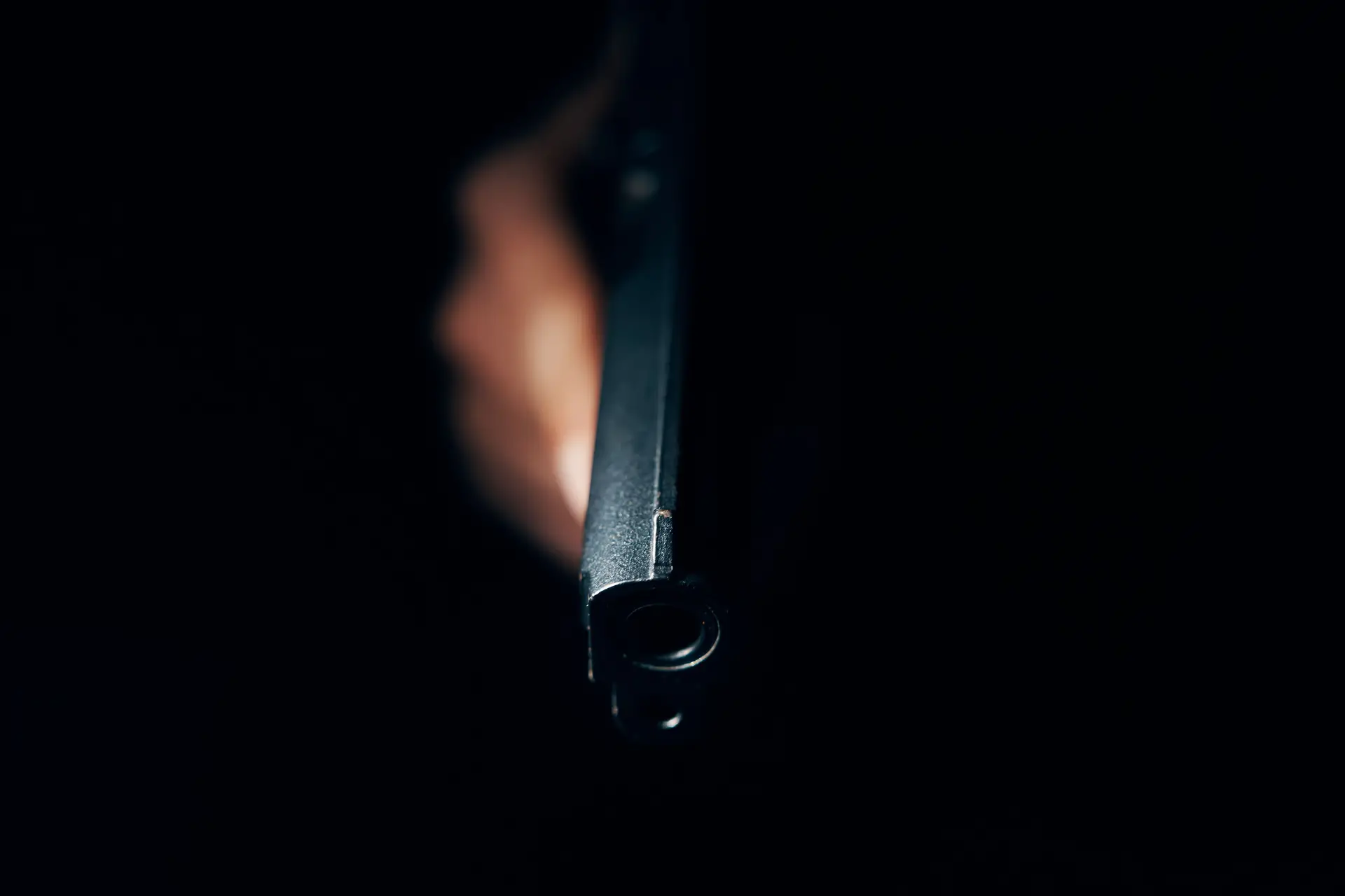 Rival de “Xuxas” tinha quilos de droga, uma Uzi israelita, uma Glock 17 e uma caçadeira em casa. PJ quer perceber que uso daria ao arsenal