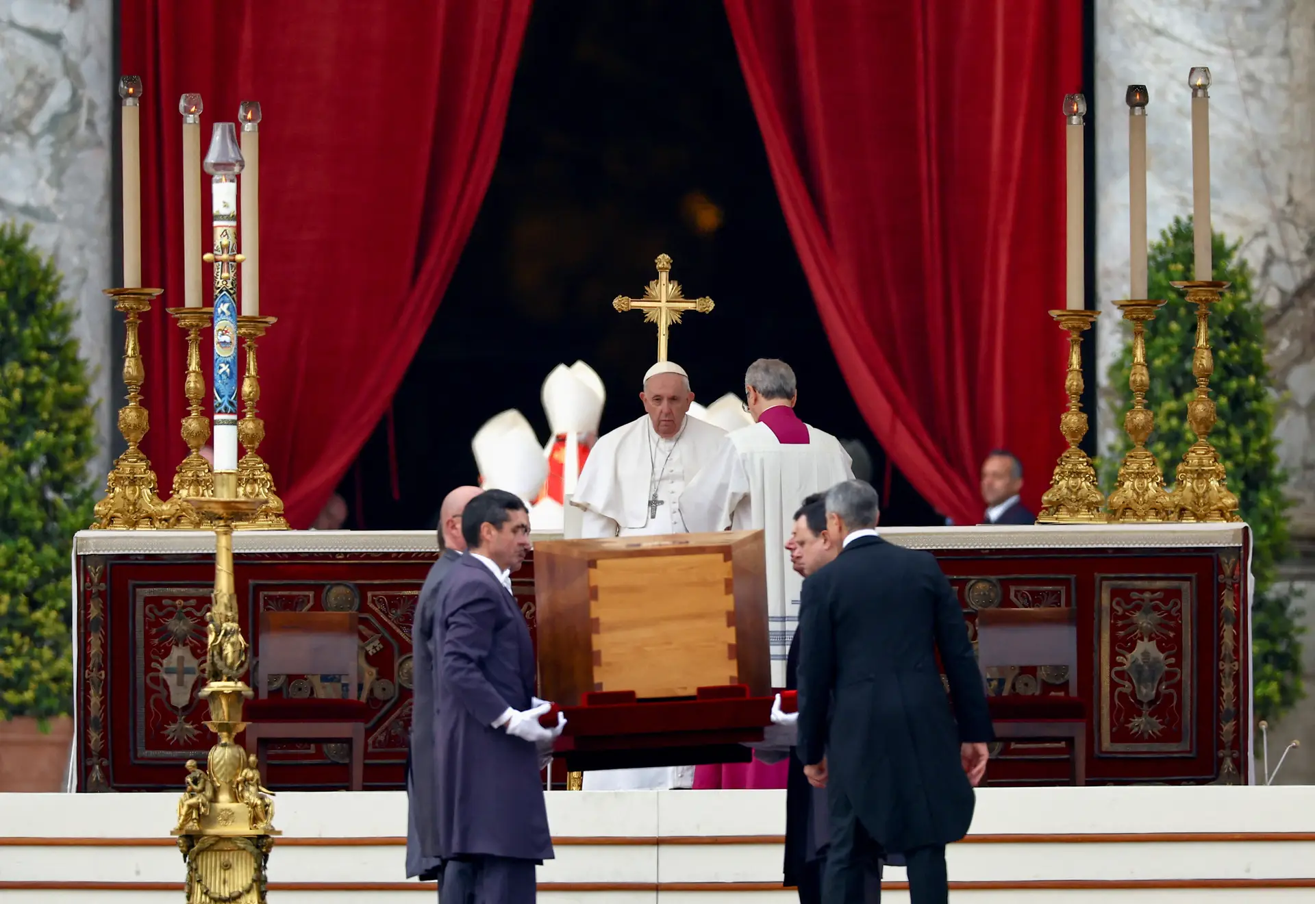 Bento XVI: Francisco realça "procura apaixonada" de predecessor em comunicar o Evangelho