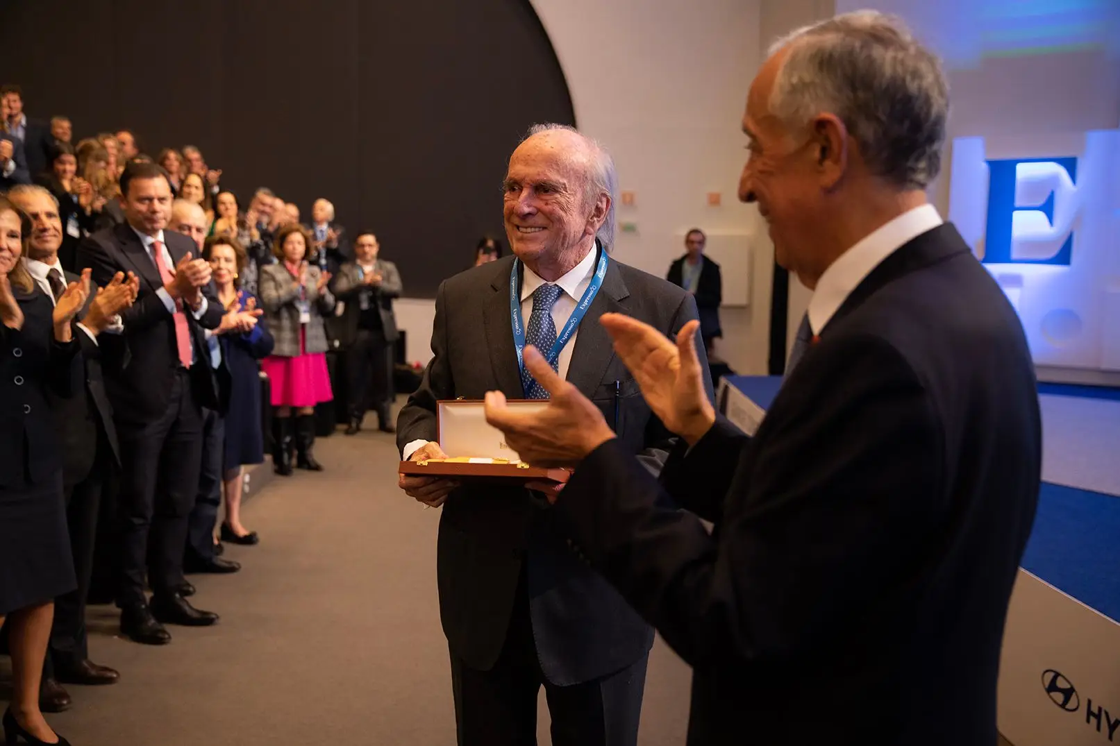 Marcelo entrega Ordem da Liberdade ao Expresso: "É preciso recriar a democracia e o Expresso tem um papel aí como teve há 50 anos"