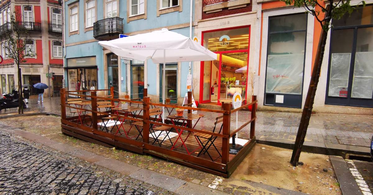 Cheias do Porto: Já há de novo esplanadas em Mouzinho da Silveira e 