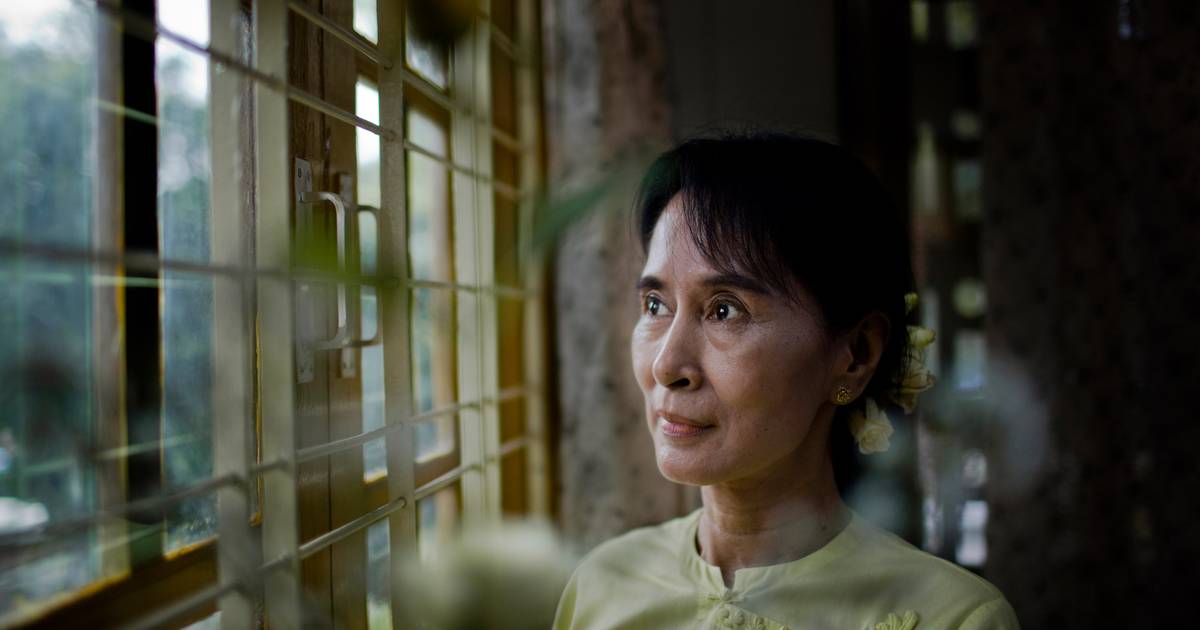 Aos 77 anos, Aung San Suu Kyi tem pela frente (pelo menos) 33 de prisão. Que hipótese há de sair em liberdade?