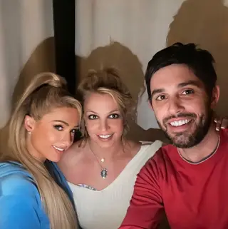 Paris Hilton, Britney Spears e Cade Hudson