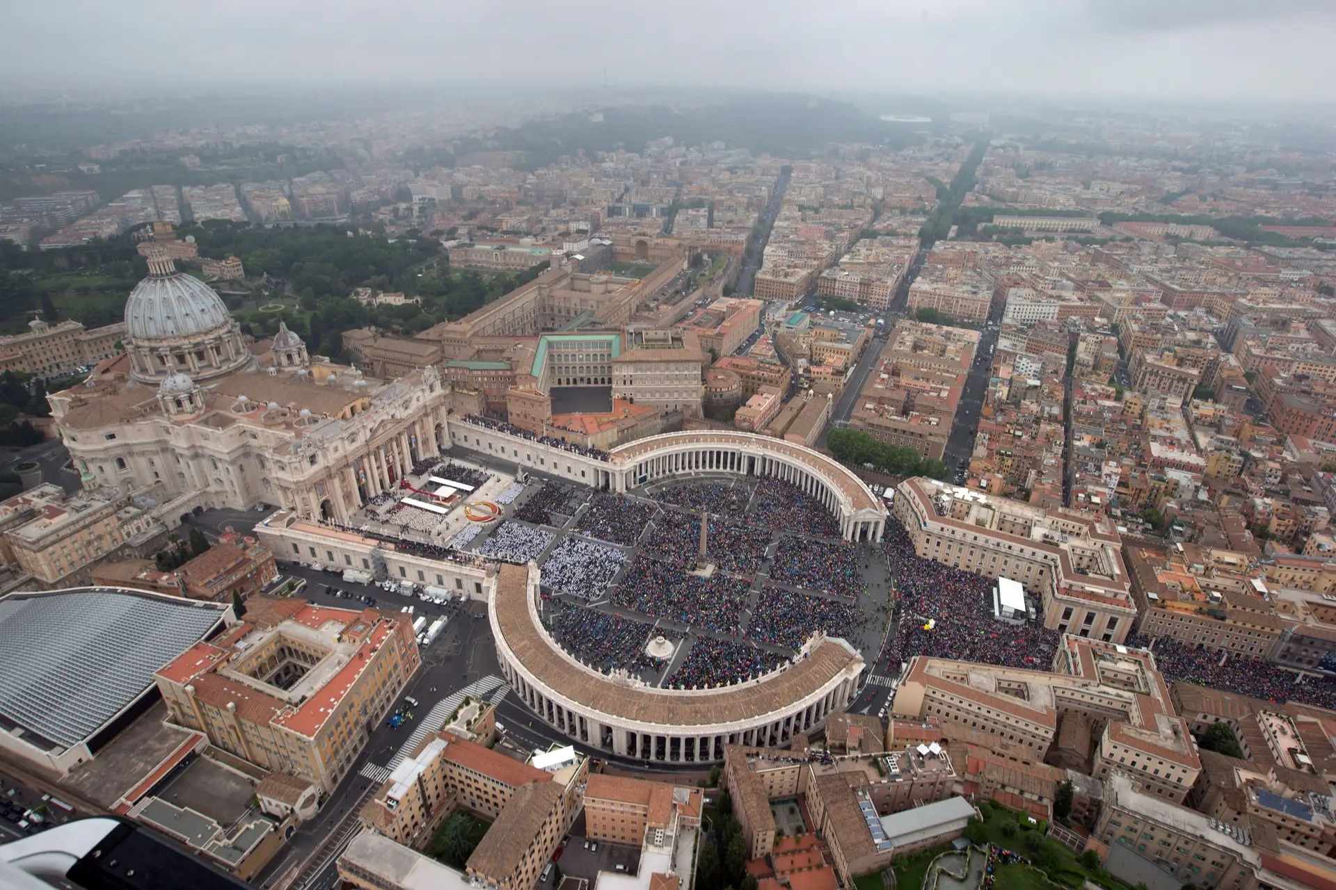Ex-auditor e vice demitidos em 2017 pedem indemnização de €9,3 milhões ao Vaticano