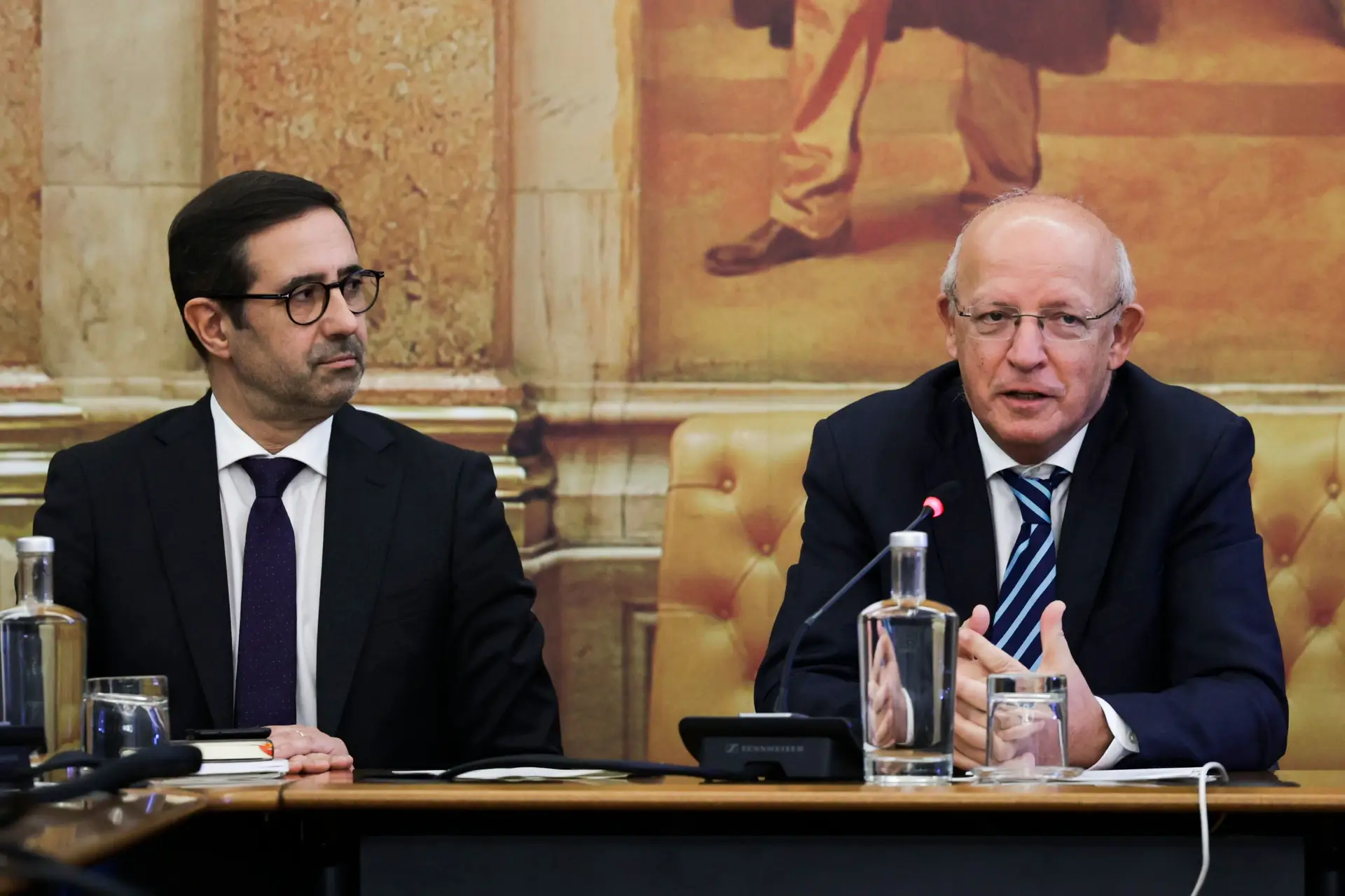 Joaquim Pinto Moreira com Augusto Santos Silva na posse da comissão de revisão constitucional