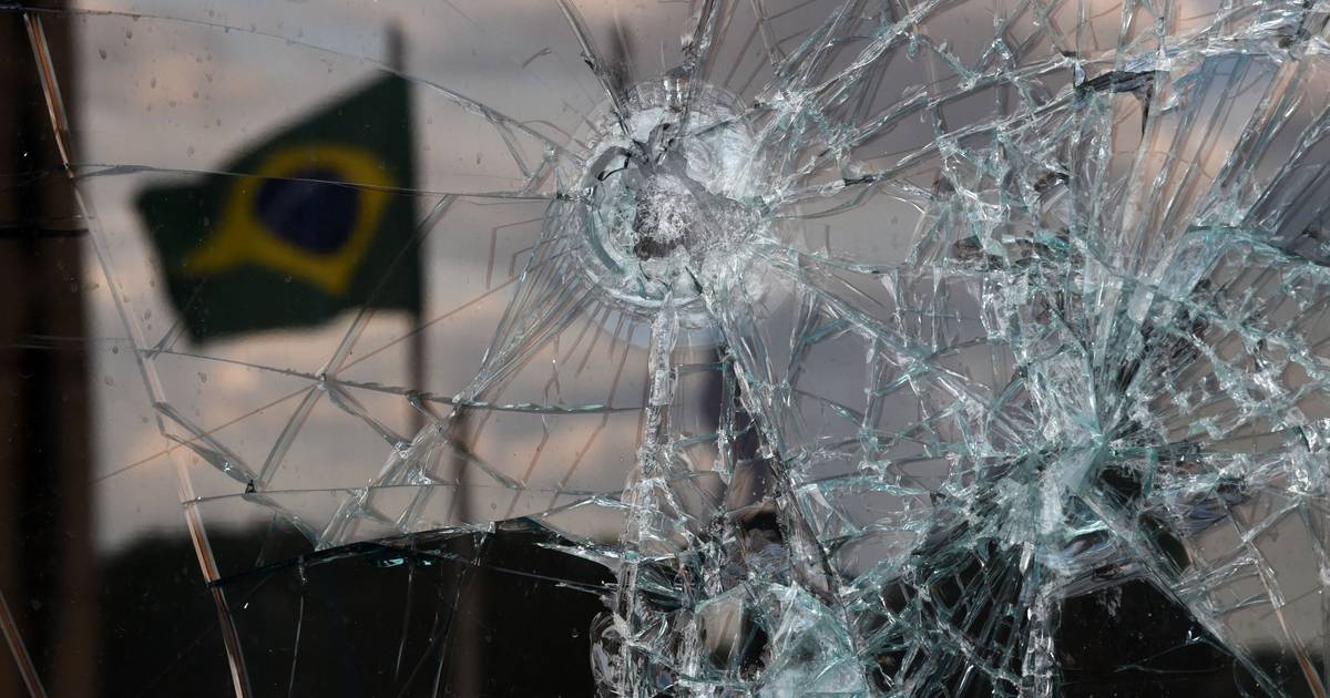 Ataque aos três poderes no Brasil: partidos pressionados a expulsar os bolsonaristas radicais