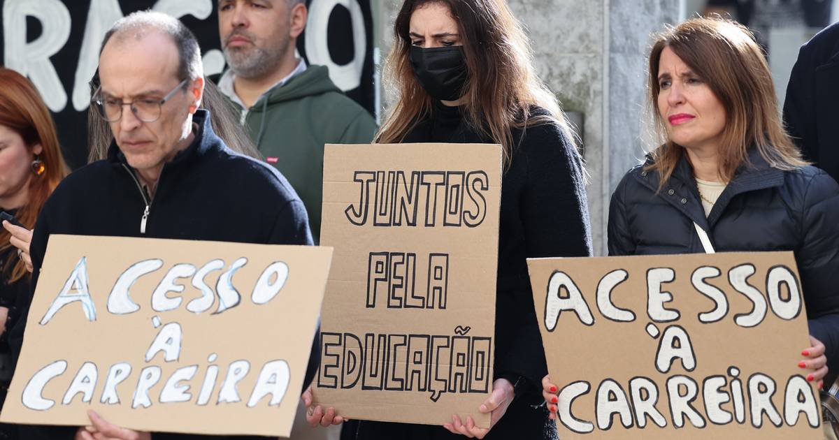 Governo admite vir a decretar serviços mínimos para a greve dos professores