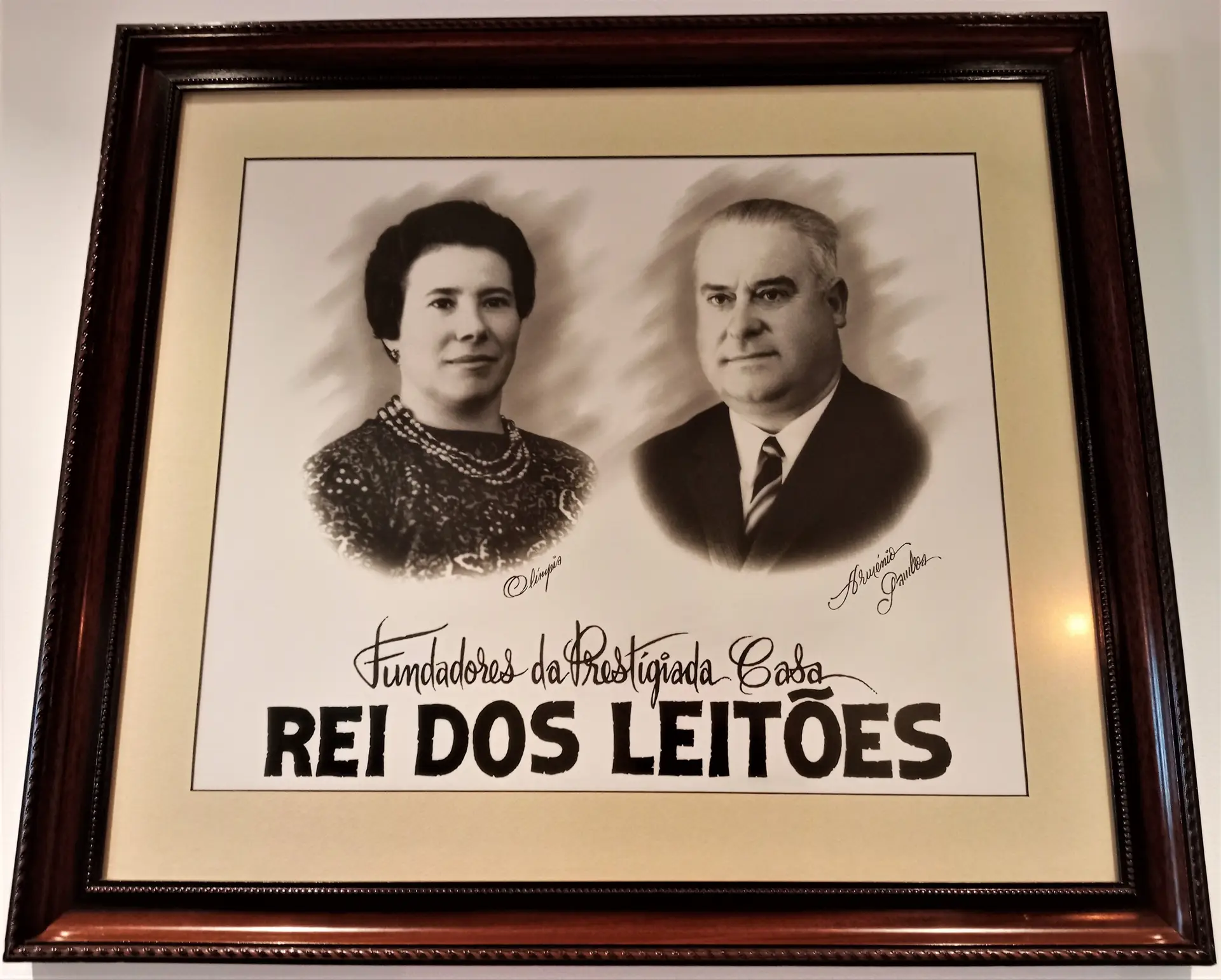 Imagem dos fundadores do restaurante Rei dos Leitões