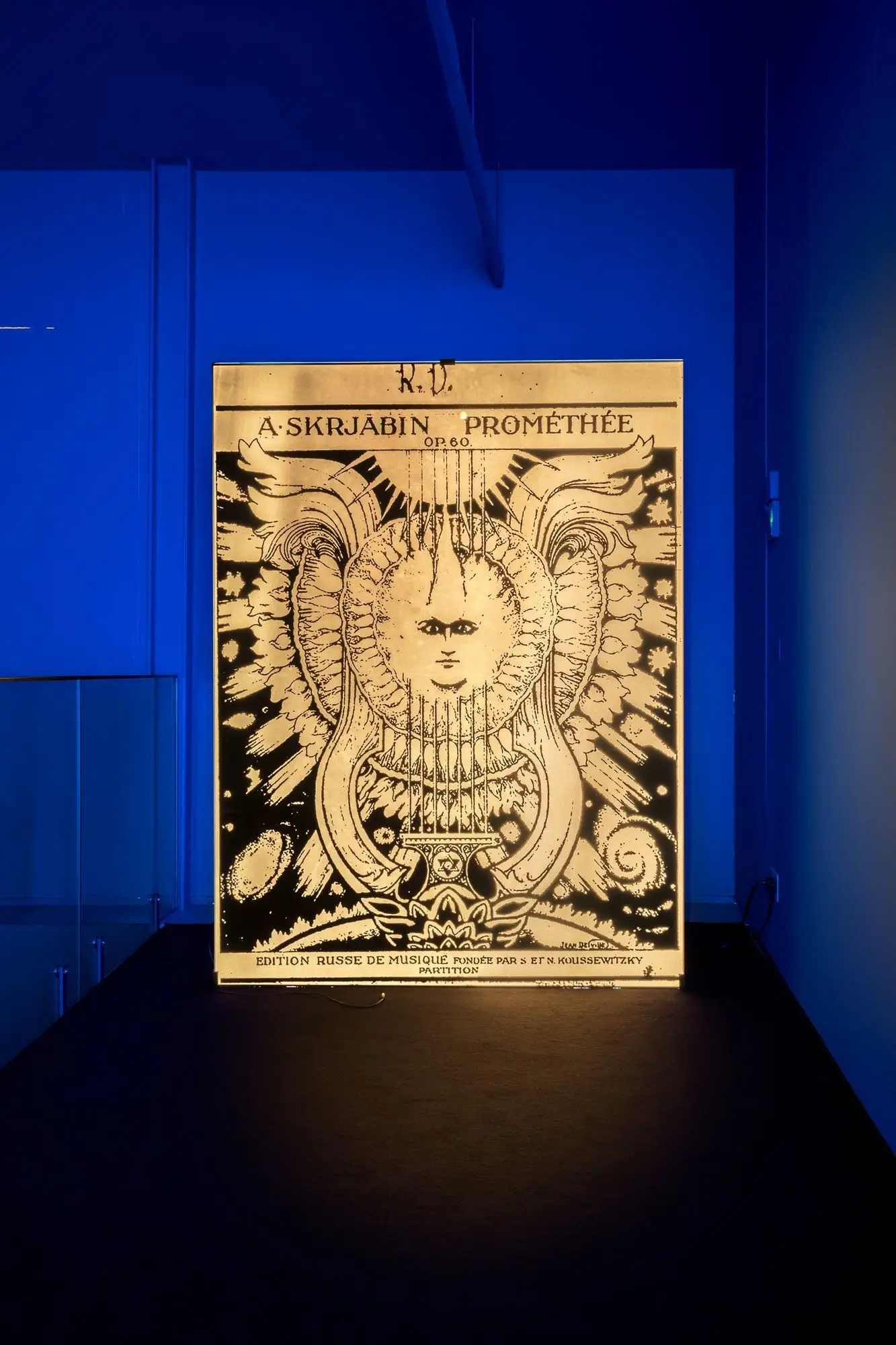 "Poem of Fire" (2021), de IGOR JESUS. Gerado a partir da absorção e transformação da luz do ecrã. Dimensões 200 x 150 x 70 cm