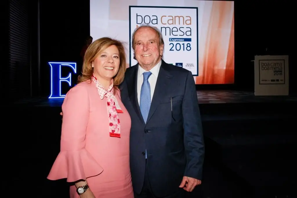 Licínia Ferreira e Francisco Pinto Balsemão na cerimónia de entrega de prémios do Guia Boa Cama Boa Mesa
