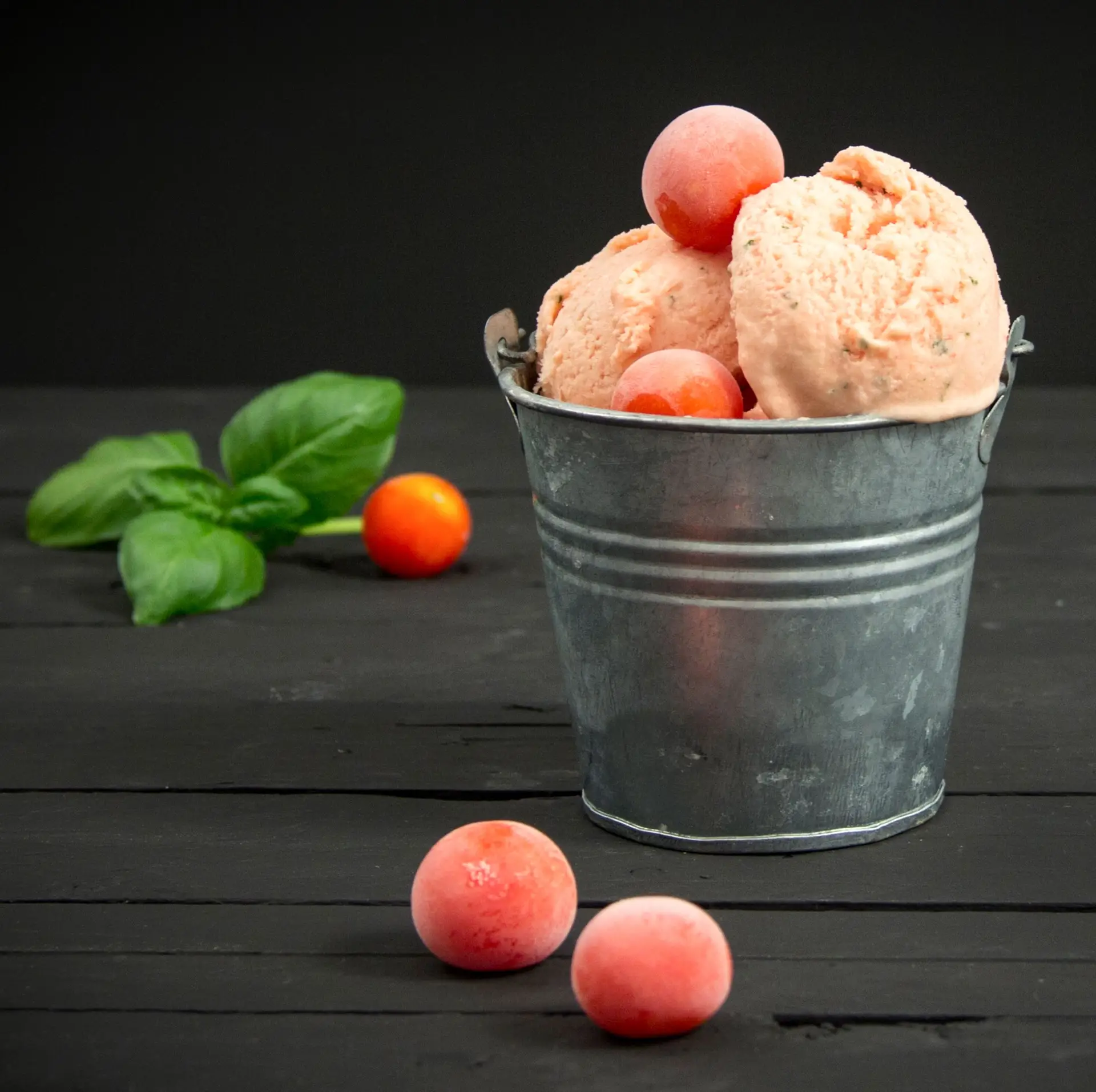 Gelado de tomate com manjericão