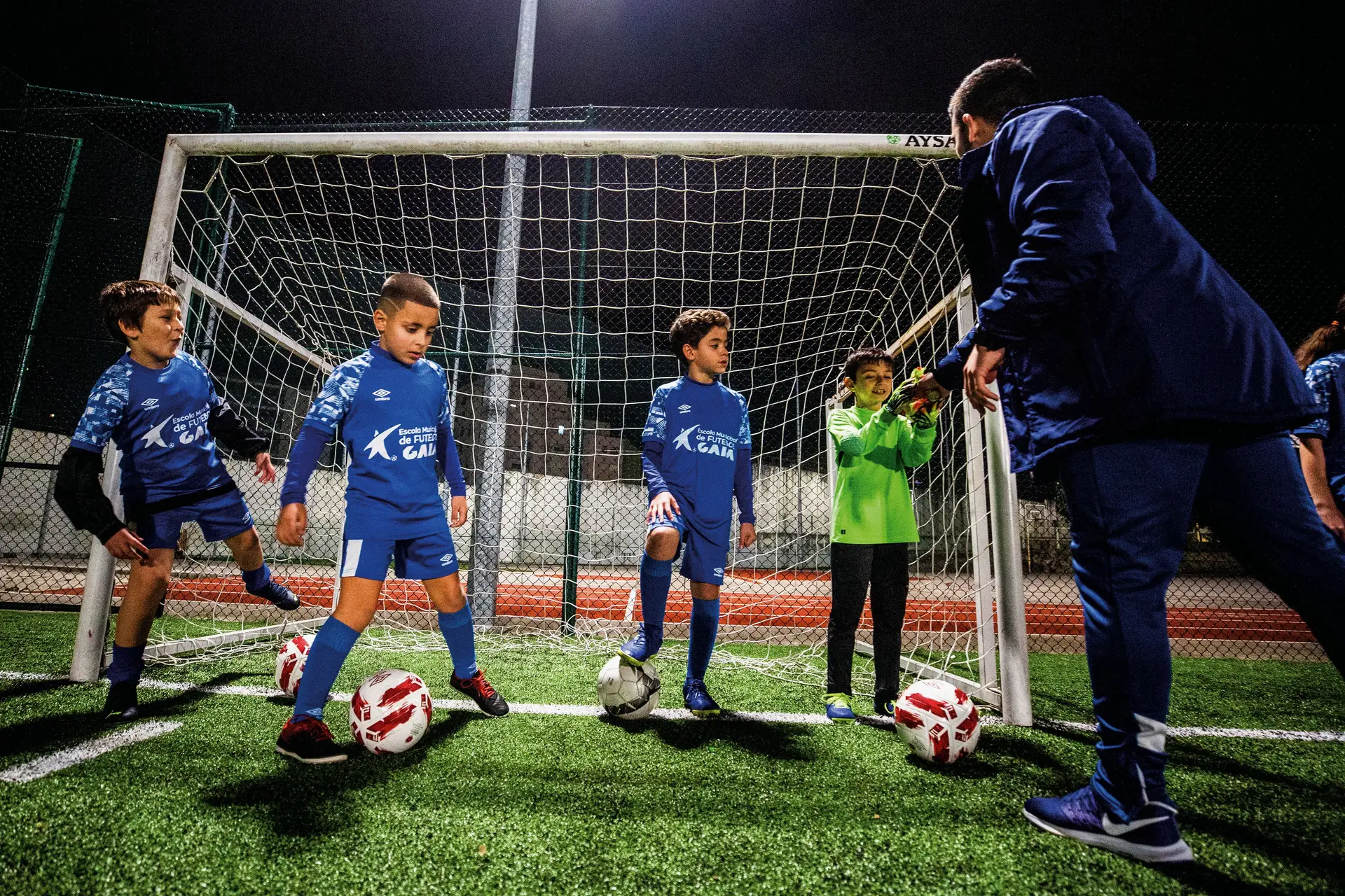 O futebol é um dos quatro desportos promovidos pela Talentos de Campeão para ajudar crianças