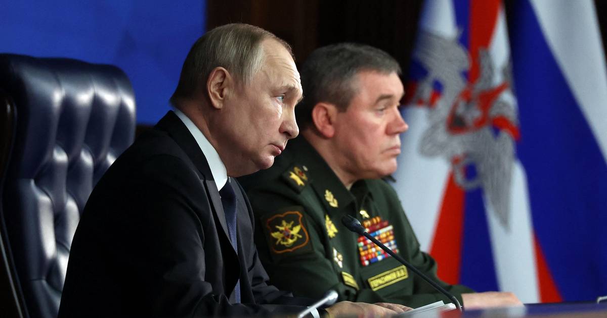Mudança de comando militar russo evidencia falta de controlo? Mercenários “estão mais a competir com o Exército russo do que a ajudá-lo