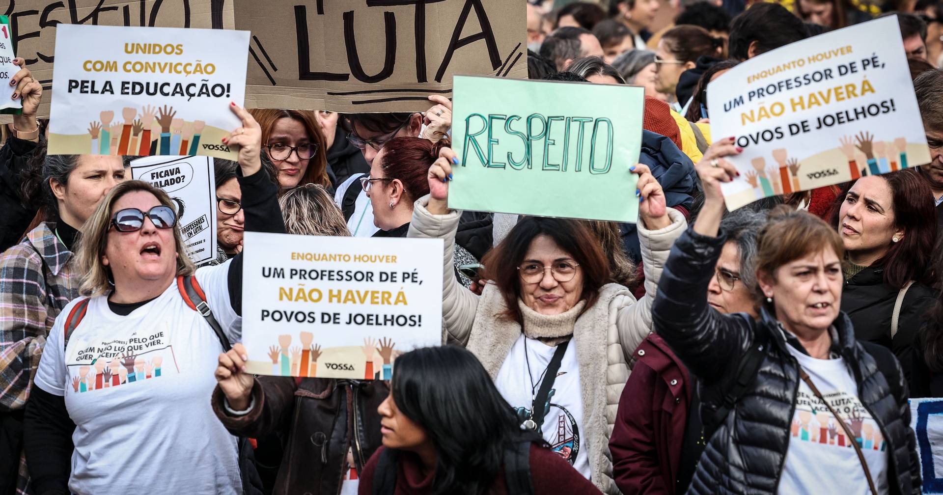 Milhares de professores manifestam-se em Lisboa em defesa da escola ...