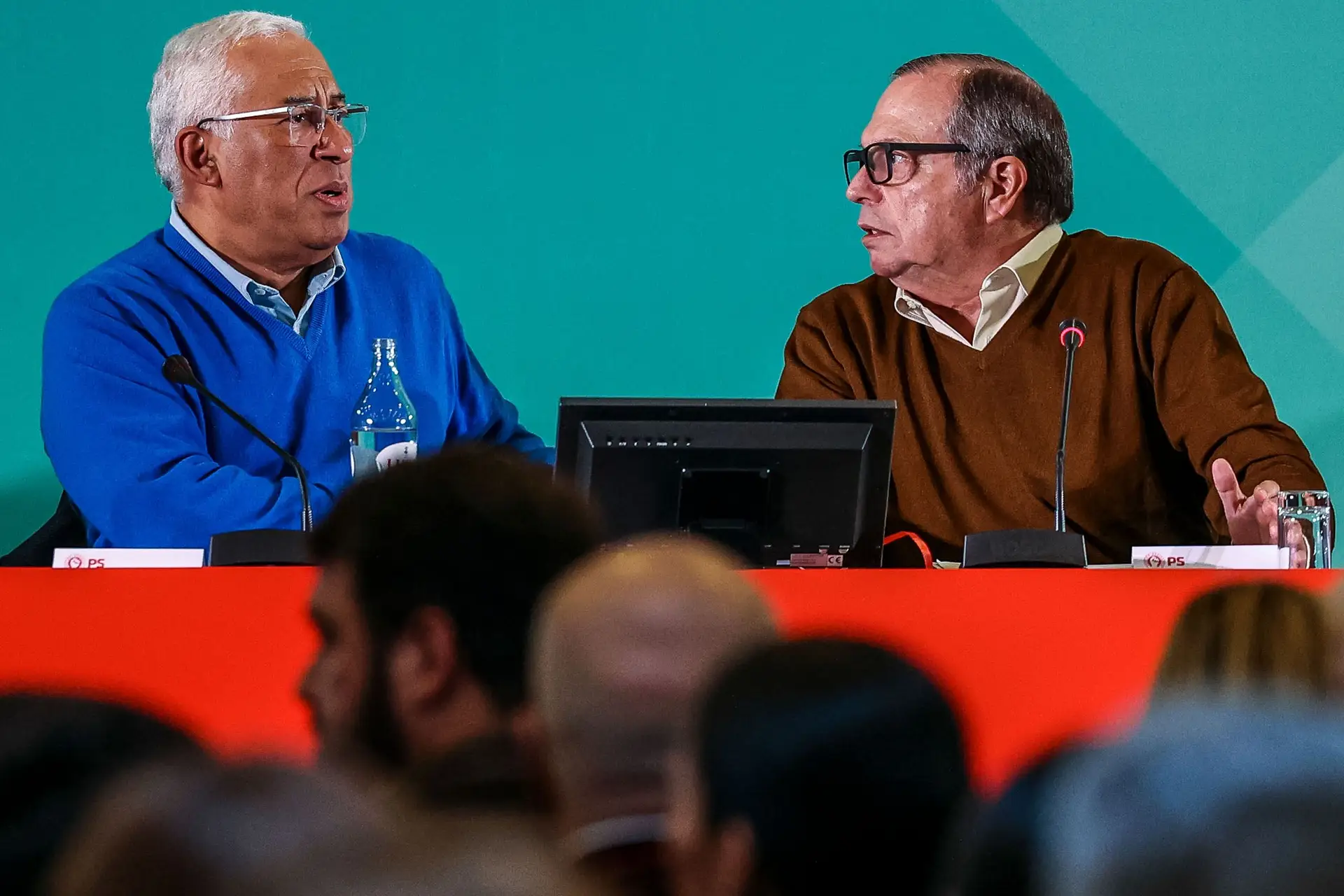 PS tenta virar a página depois de "situações que não são boas para a democracia"