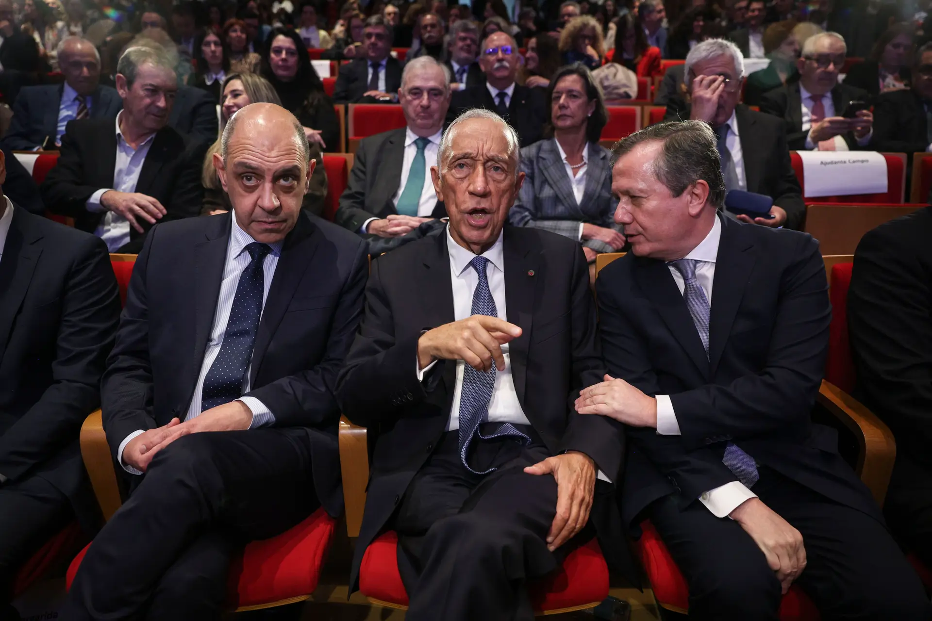 Marcelo junta Medina à questão dos professores e pressiona Pizarro a manter “diálogo”