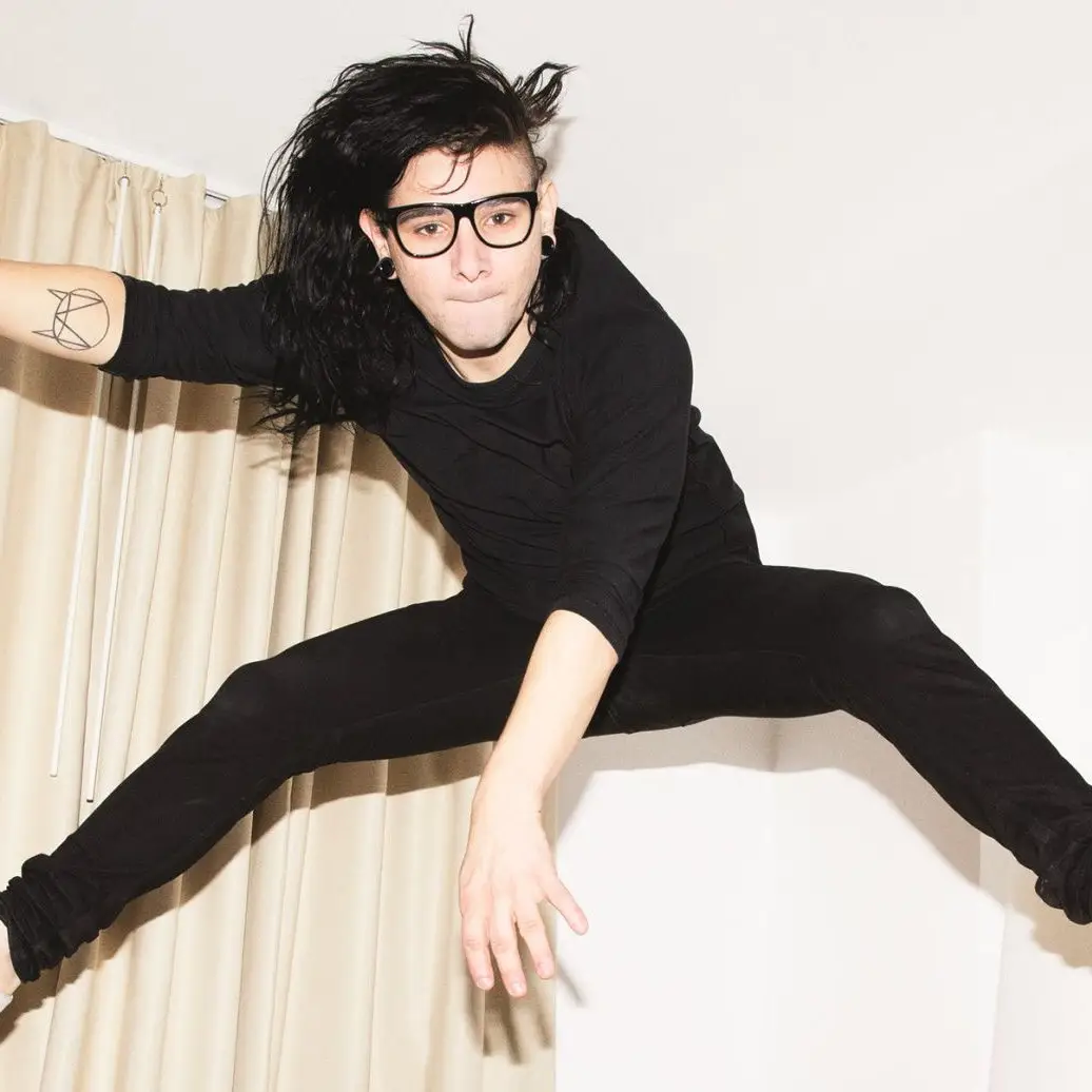 Skrillex regressa à música com um novo visual: 